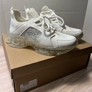 Steve Madden “Vance" white platform Sneaker rhinestone Womens lace up. 9m